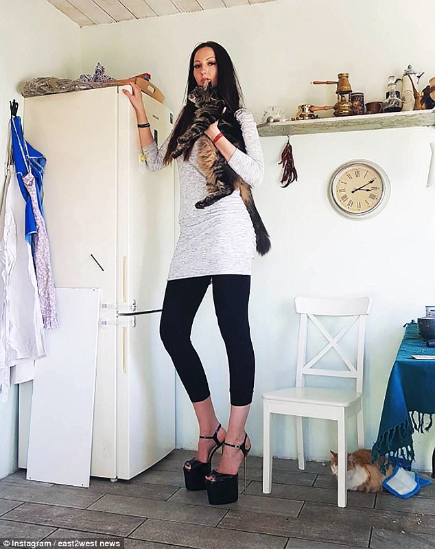 6Ft 9In Russian Model With The Longest Legs In The World Daily Mail
