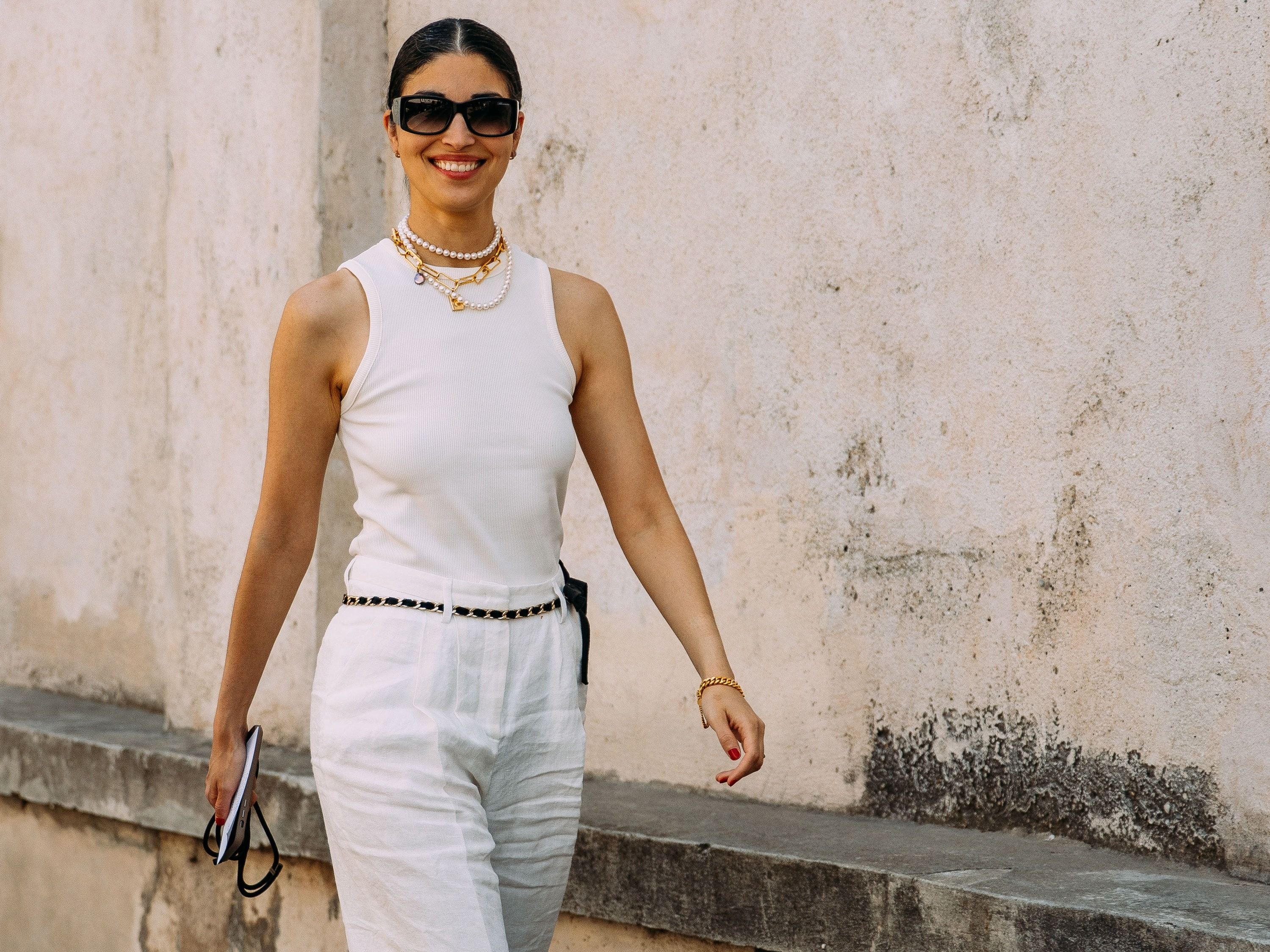 Rihanna Debuts New Bangs Just In Time For Summer Vogue Rihanna Debuts New Bangs Just In Time For Summer Vogue